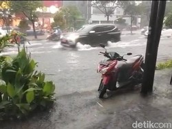 Jelang Musim Hujan, Genangan di Perkampungan Surabaya Jadi PR