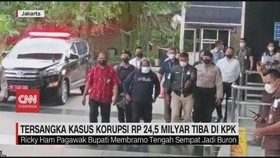 VIDEO: Bupati Nonaktif Membramo Tengah Tiba Di KPK
