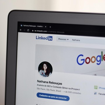 img-title Cara Menyusun Profil LinkedIn Agar Dilirik Recruiter, Fresh Graduate Wajib Tahu!