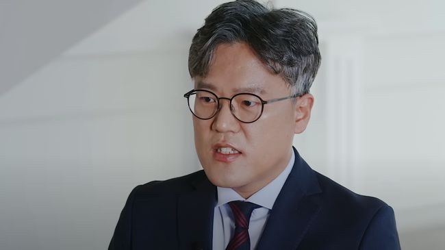 CFO SM Entertainment Cheol Hyuk-jang buka suara mengenai potensi permasalahan manajemen setelah HYBE jadi pemegang saham terbesar.