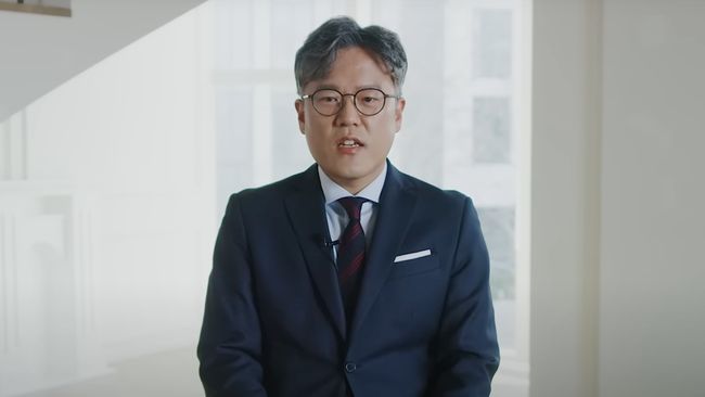 Jang Cheol-hyuk soroti tingginya harga tiket artis HYBE serta potensi hal serupa terjadi usai perusahaan itu jadi pemegang saham terbesar SM Entertainment.