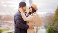 <p>Bagi Erina, perjalanan ke Eropa seperti mimpi yang terwujud. "Makanya waktu nikah aku seneng banget Mas Kaesang bareng setuju meluangkan waktu buat wujudin salah satu kepengenan jaman duluku yg belum kesampaian buat ke Eropa dan kali ini aku bisa berdua, ngga sendiri lagi," tulisnya. (Foto: Instagram @erinagudono/ @kaesangp)</p>