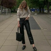 Ide Padu Padan Outfit Kekinian dengan Loafers, Cocok untuk Segala Kegiatan!