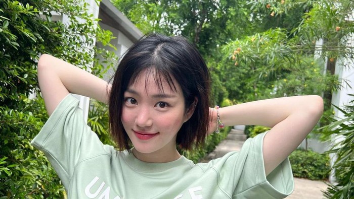 img-title 5 Gaya Kasual Lee Yubi yang Cocok untuk Hangout Bareng Bestie, Stylish Banget!