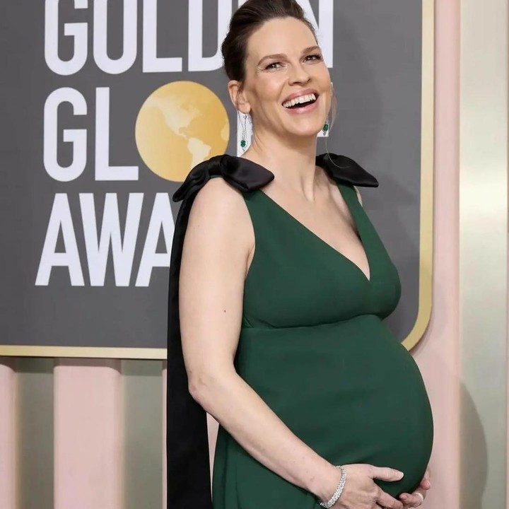 <p>Di kehamilan pertamanya, Swank tidak membatasi aktivitas. Terakhir, ia tampil di Golden Globes 2023 pada 10 Januari lalu karena masuk nominasi. (Foto: Instagram @hilaryswank)</p>