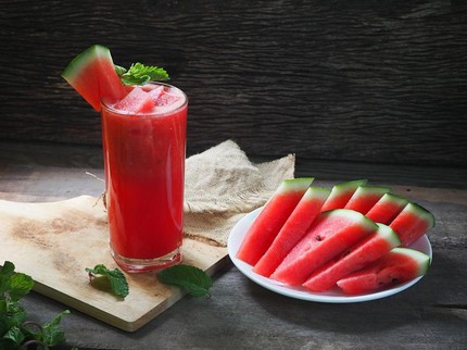 9 Manfaat Buah Semangka untuk Kesehatan dan Kecantikan Kulit Bunda