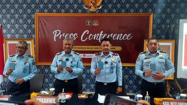 Keempat WN Kenya tersebut akan diberikan Tindakan Administratif Keimigrasian (TAK) berupa deportasi disertai penangkalan.