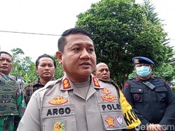 Tim Jibom Sterilisasi Lokasi Ledakan Petasan Blitar, Warga Diminta Menjauh