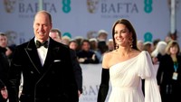 Hadiri BAFTA Awards, Penampilan Kate Middleton dengan Sarung Tangan Hitam Tuai Cibiran