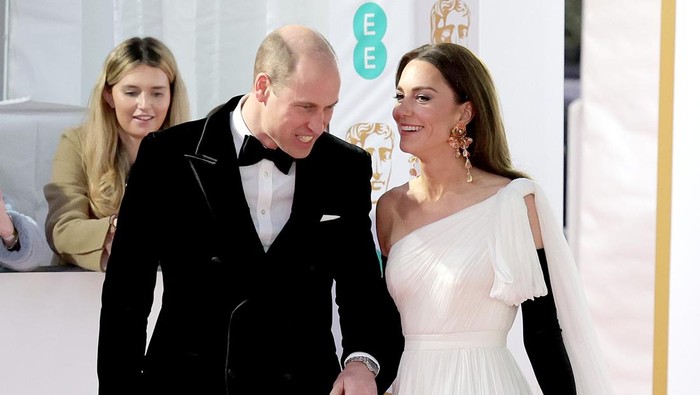 img-title Kate Middleton Pakai Ulang Gaun Alexander McQueen dan Anting Zara Rp300an di BAFTA 2023