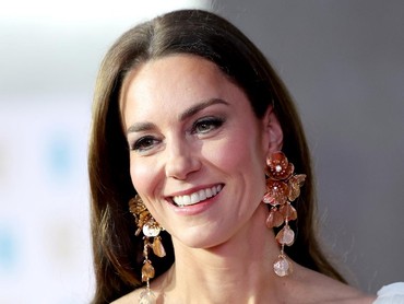 img-title Reaksi Kesal Kate Middleton Saat Selingkuhan William Datang ke Acara Penobatan