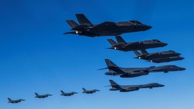 Perang Baru Trump Menggila, Jet Bomber B-1B AS Teror Langit Venezuela