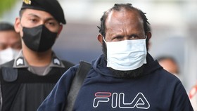 KPK Tahan Bupati Mamberamo Tengah Ricky Ham Pagawak
