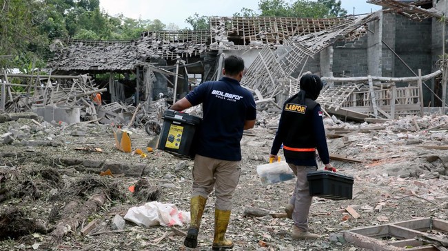 Polisi mencatat korban luka akibat ledakan petasan di Blitar mencapai 23 orang. Sementara 4 orang dinyatakan tewas.