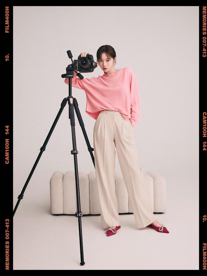Belum lama ini, brand asal Korea Selatan 'The AtG' membagikan potret menawan aktris Lee Sung Kyung untuk koleksi '23 Spring Collection'./ Foto: instagram.com/the_atg_official