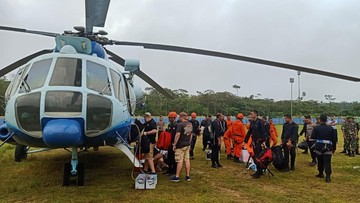 Kadiv Humas Polri mengatakan setelah dievakuasi, rombongan helikopter Kapolda Jambi akan dibawa ke RS Bhayangkara Polda Jambi.