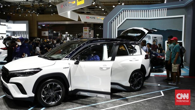 Toyota menggelar promo di Indonesia International Motor Show (IIMS) 2023.