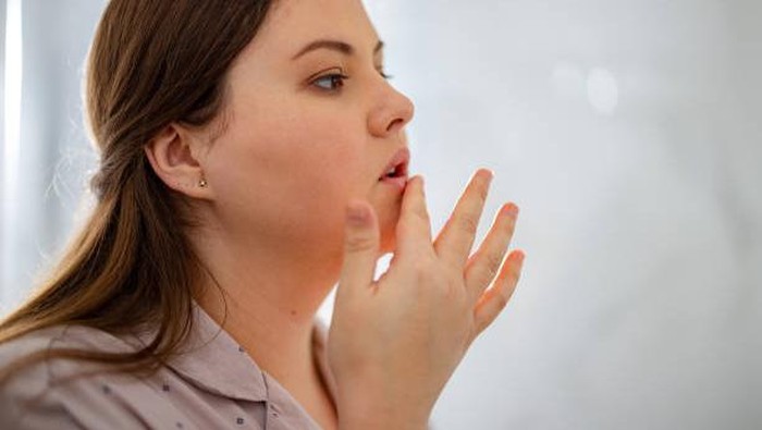 img-title Sering dianggap Sepele, Ternyata 4 Kebiasaan Ini Bisa Membuat Bibir Jadi Menghitam