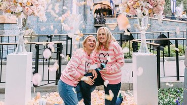 Ini Foto Kontroversial Pernikahan Sesama Jenis Rebel Wilson dan Ramona Agruma