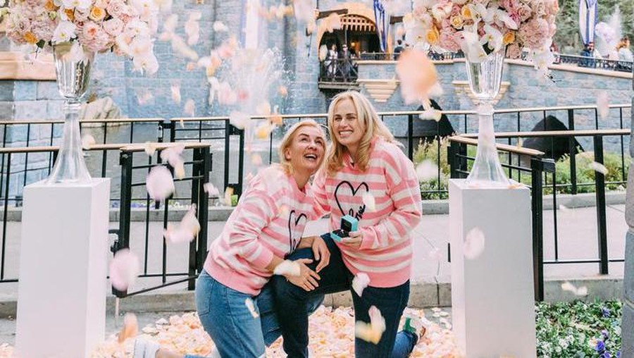 Pertunangan Rebel Wilson dan Ramona Agruma