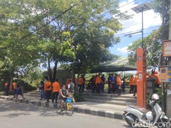 5 Perahu Karet Dikerahkan Cari Anak Hilang Tercebur di Kali Jagir Surabaya