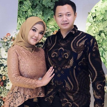 7 Potret Rosa Meldianti Keponakan Dewi Perssik dan Calon Suami Pilot