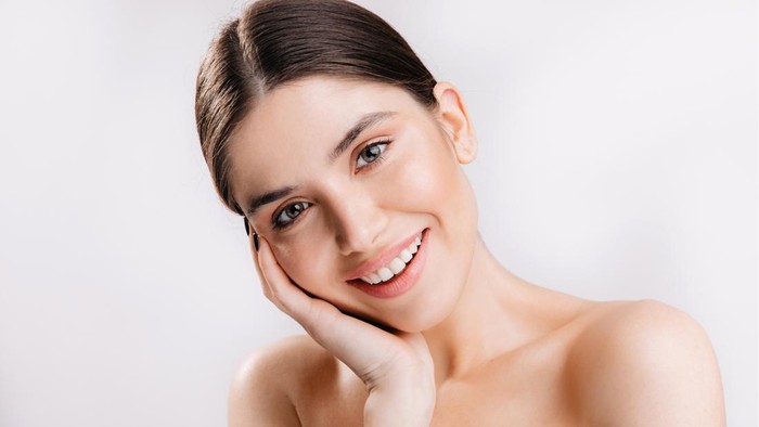 Ingin Kulit Cerah Bersinar Alami? Cobain Skincare dengan Kandungan Botanical White Seed, Yuk!