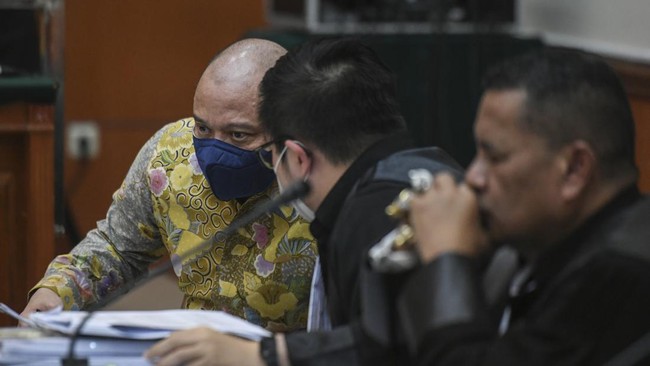 Tim kuasa hukum Teddy Minahasa keberatan dengan pertanyaan jaksa penuntut umum yang berulang-ulang kepada salah satu saksi kasus dugaan jual beli sabu.