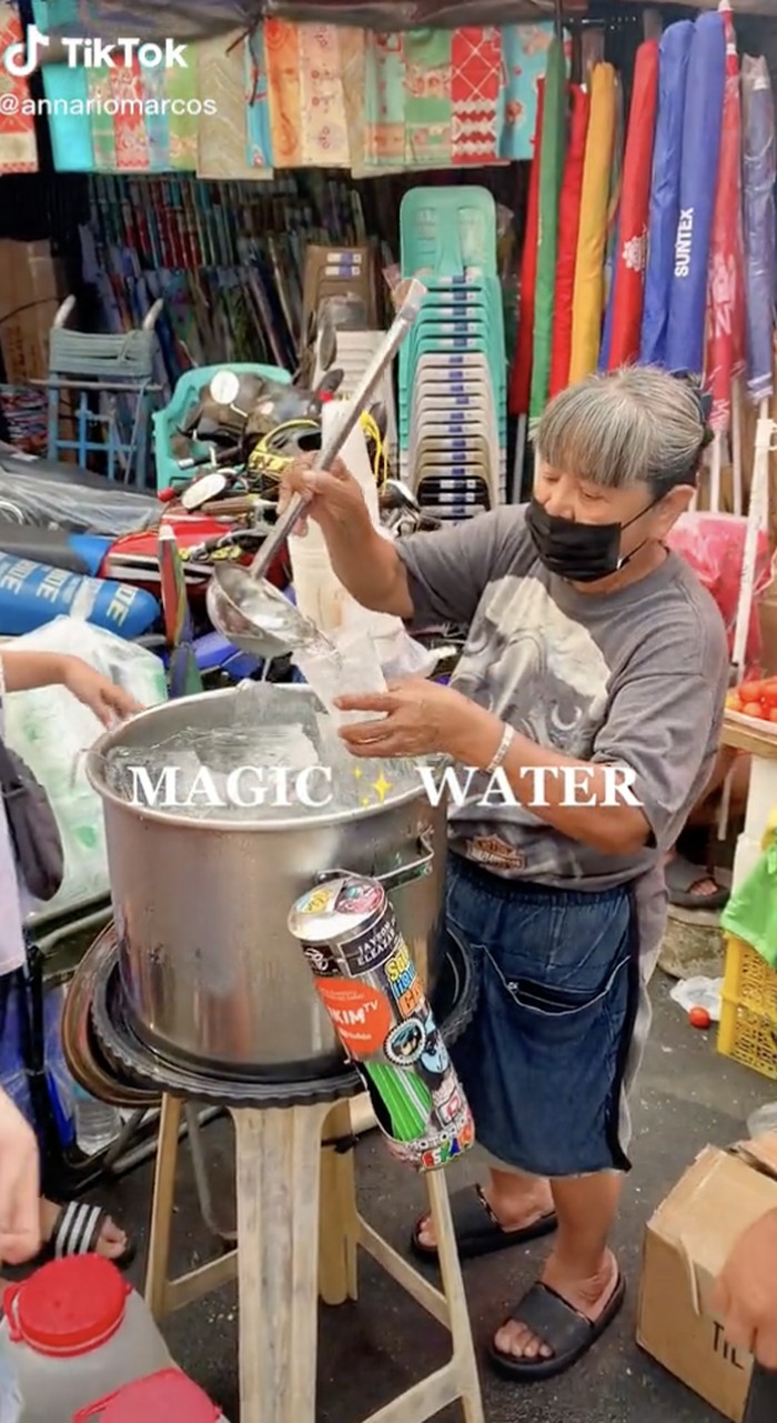 Unik! Ini Racikan 'Magic Water' di Filipina yang Laris Manis Sejak 1980