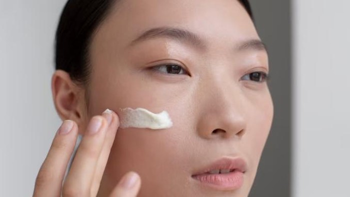 6 Alasan Pentingnya Pakai Primer Sebelum Makeup, Salah Satunya Bikin Tampilan Wajah Lebih Glowing
