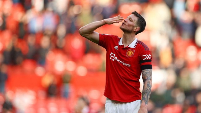 Wout Weghorst belum mencetak gol untuk Manchester United di Liga Inggris dan performa striker Belanda itu membuat pendukung MU berbeda pandangan.