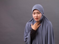 Sakit Tenggorokan Saat Puasa? Ini 4 Cara Alami Meredakannya