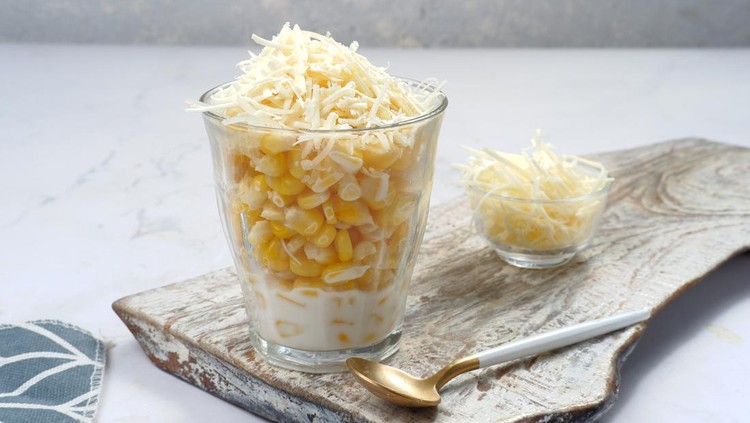 1446576637 Jasuke or Jagung Susu Keju is A popular sweet and creamy snacks from West Java.steamed sweet corn mixed with milk and grated cheese