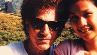 <p>Bagaimana tidak, sebab Ahmad Albar dan Dewi Sri Astuti memiliki jarak usia 37 tahun. Ketika menikahi sang istri, Ahmad Albar sudah berusia 63 tahun setelah sebelumnya menduda selama 15 tahun. (Foto: Instagram @dewiye04)</p>