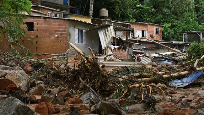 Setidaknya 40 orang tewas dan puluhan orang hilang usai banjir dan longsor menghantam Sao Paulo, Brasil, sejak Minggu (19/2).
