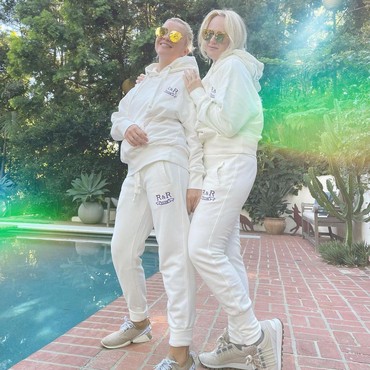 Dilamar di Disneyland, Ini Profesi Pacar Sesama Jenis Rebel Wilson