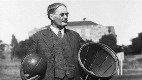 Mengenal James Naismith, Penemu Bola Basket dan Penghargaan Miliknya
