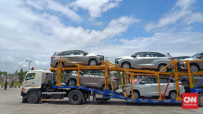 Pemerintah terus mendorong perusahaan otomotif untuk menggenjot ekspor mobil dalam bentuk utuh dari Indonesia.