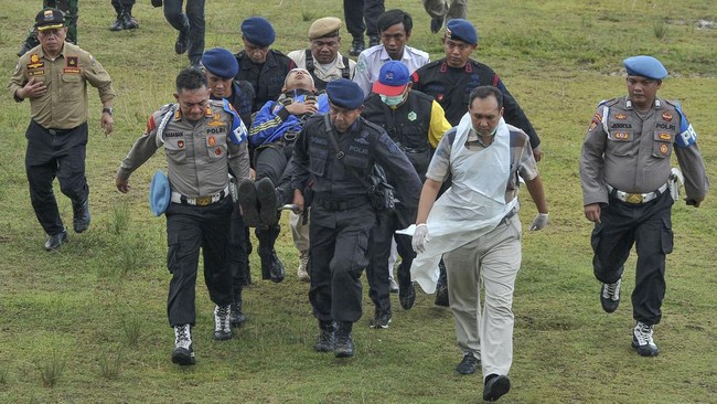 Empat orang rombongan Kapolda Jambi yang mengalami kecelakaan helikopter di Kerinci sudah pulang dari Rumah Sakit Bhayangkara Jambi.