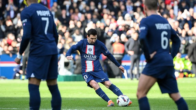 Lionel Messi dilaporkan akan memimpin eksodus pemain Paris Saint-Germain (PSG) pada akhir musim ini.