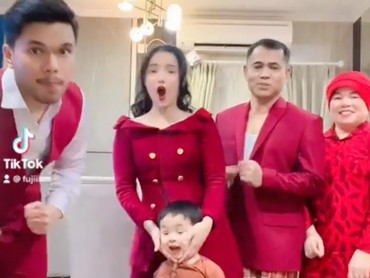img-title Orang Tua Fuji Semringah Bertemu Thariq di Tanah Suci, Gen Halilintar Kena Sindir