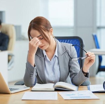 Hindari 7 Kebiasaan yang Bisa Memicu Stres di Tempat Kerja, Cek Kamu Suka Lakukan?