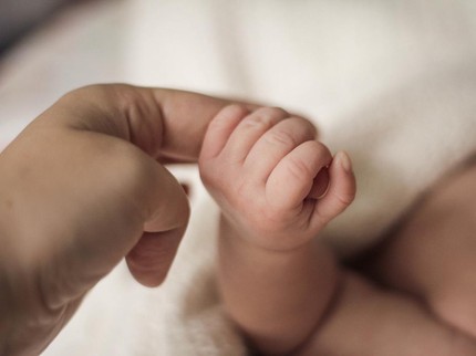 Bayi Terlahir dengan Ekor 10 Cm, Dokter Ungkap Penyebabnya