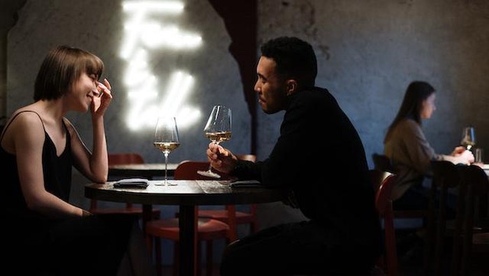 Ini Kali Pertama Bertemu Pria yang Baru Dikenal? Cek 5 Cara Ini agar Kamu Lebih Mawas Diri