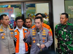 Kapolri Berbincang dengan Kapolda Jambi Usai Dievakuasi: Kondisinya Stabil