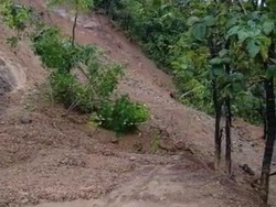 Akses Antardesa di Barru Putus Tertimbun Longsor, Warga Minta Ekskavator