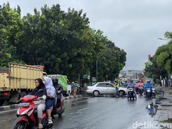U-Turn Jl Pasar Minggu Dekat Halte Brimob Picu Macet, Warga Harap Ditutup