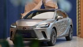 1.000 Konsumen Indonesia Antre Beli Lexus RX Baru Rp1,6 Miliar