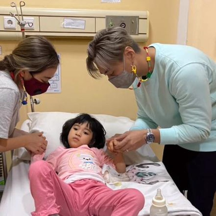 <p>Bunda, mari doakan Shan agar selalu mendapat kesehatan dan kasih sayang dalam hidupnya, ya. Semoga Shan tumbuh menjadi anak yang ceria dan menyayangi kedua orang tuanya. (Foto: Instagram: @javierjustin)</p>