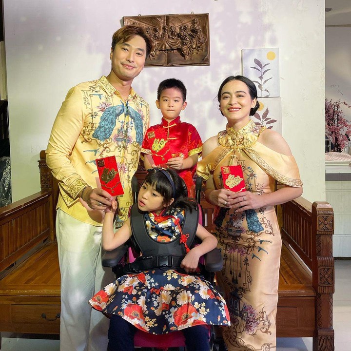 <p>Setelah menikah dengan Tiffany Orie, presenter ternama Javier Justin dikaruniai dua orang anak, Bunda. Anak pertamanya berjenis kelamin perempuan dan diberi nama Shannuel Favory Justin. (Foto: Instagram: @javierjustin)</p>